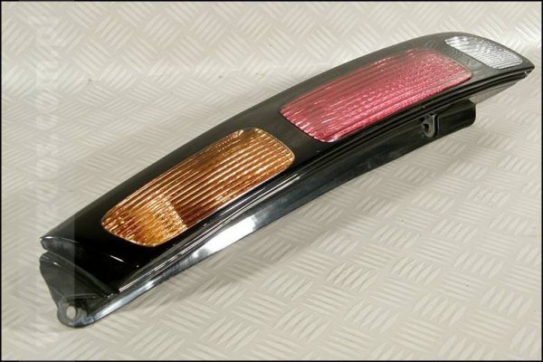 LAMPA TYLNA PRAWA TOYOTA COROLLA 98 KOMBI ICHIKOH