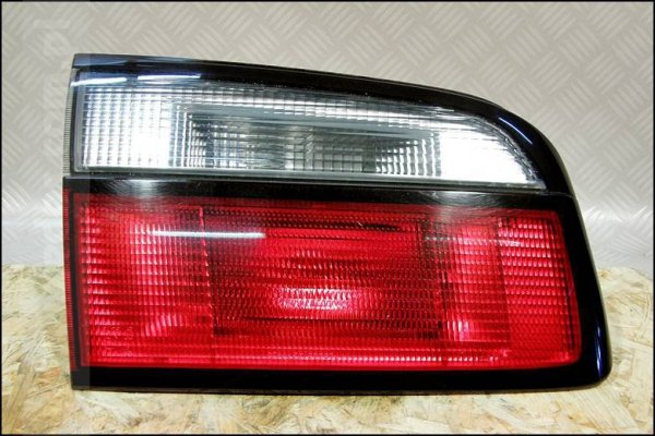 LAMPA TYLNA LEWA WEW MAZDA 626 98 GW KOMBI STANLEY