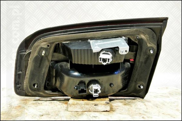 LAMPA TYLNA LEWA WEW MAZDA 626 98 GW KOMBI STANLEY