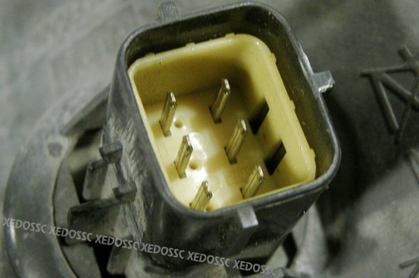 REFLEKTOR PRAWY ROVER 200 216 98 5D VALEO
