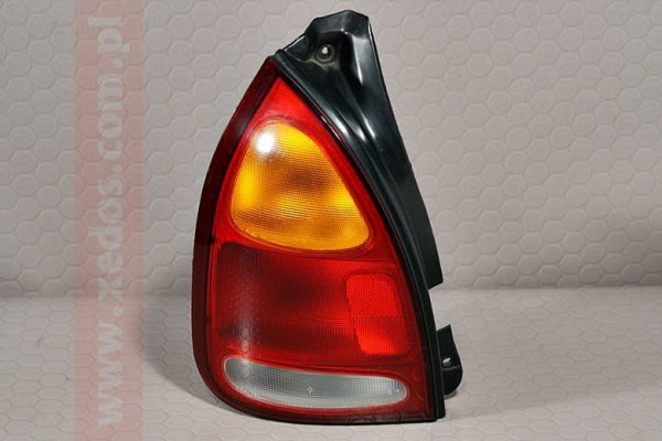 LAMPA TYLNA LEWA HYUNDAI LANTRA 96 KOMBI BRUTTO