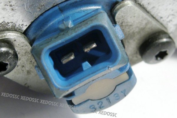 LISTWA WTRYSKOWA VOLVO 440 95 2.0 7700857327M