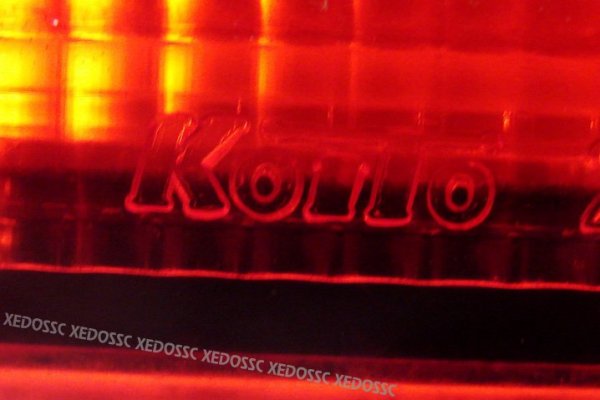 LAMPA W KLAPĘ PRAWA MITSUBISHI GALANT EA5W 98