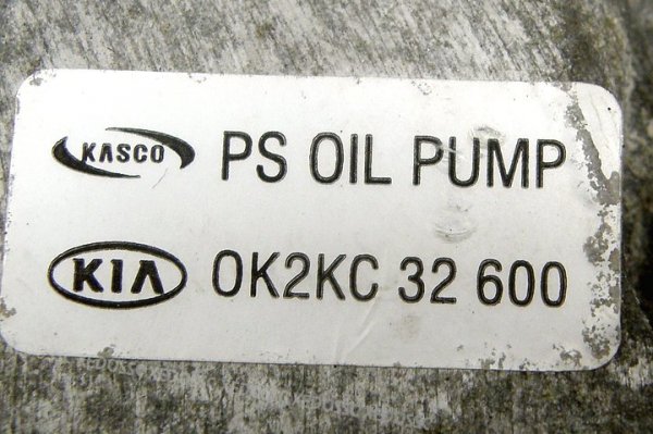 POMPA WSPOMAGANIA KIA CARENS II FJ 03 2.0 CRDI