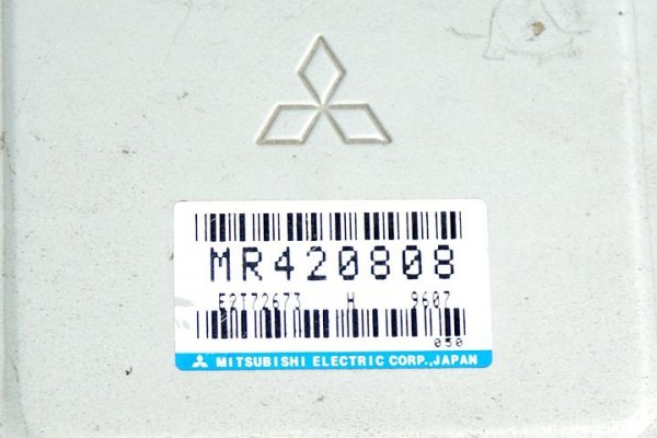 Komputer silnika stacyjka moduł Mitsubishi Space Star 2000 1.8GDI