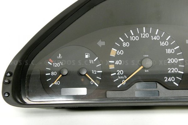 LICZNIK ZEGARY MERCEDES E-KLASA W210 99 2.2 CDI