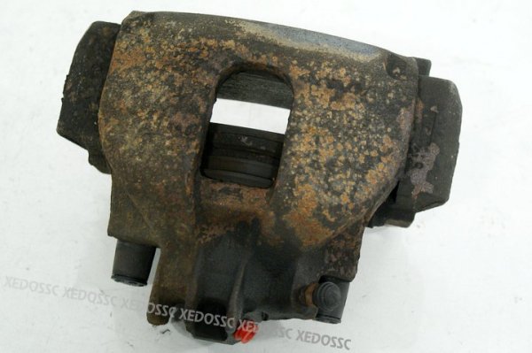 ZACISK HAMULCOWY PRZÓD PRAWY VOLVO V70 02 2.0