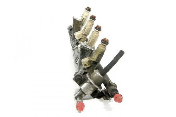 LISTWA WTRYSKOWA FORD MONDEO MK2 2000 2.0 16V NGB