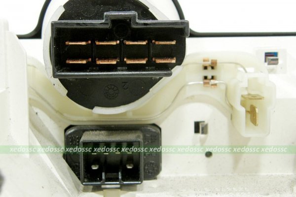PANEL STEROWANIA NAWIEWU MITSUBISHI CARISMA 96 1.8