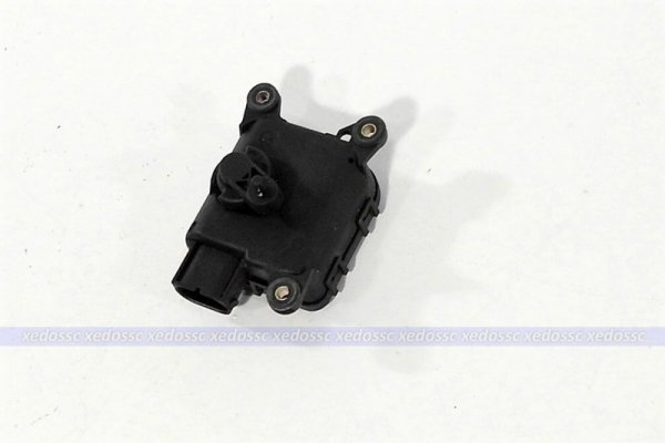 SILNICZEK REGULACJI NAWIEWU AUDI A6 2001 2.5 TDI