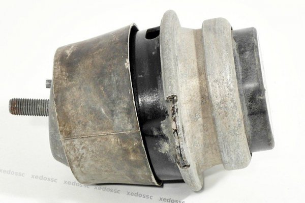 PODUSZKA SILNIKA VW TOUAREG 02 4.2 V8 7L6199131A