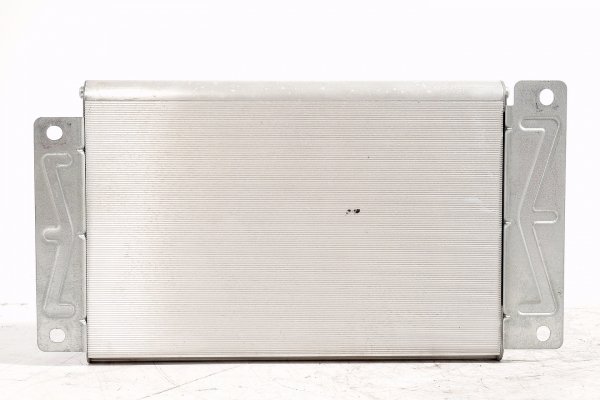 Wzmacniacz Audi A6 C6 2008 2.0TDI BRE Kombi