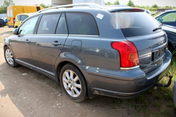Fotel prawy Toyota Avensis T25 2005 2.2D-CAT 2AD-FHV Kombi