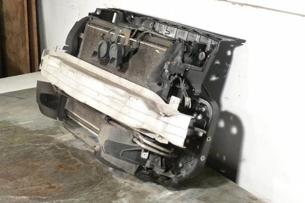 _Pas przód + chłodnice + wentylatory Audi A6 C6 2005 Kombi