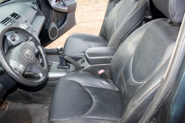 Amortyzator przód prawy Toyota Rav4 III XA30 2006 2.2D-CAT 2AD-FHV Suv 5-drzwi 