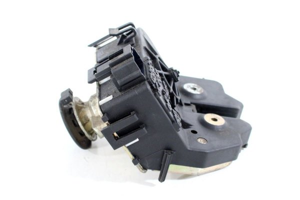 _Zamek bagażnika klapy Ford Focus MK1 1998-2004 3D 5D Sedan