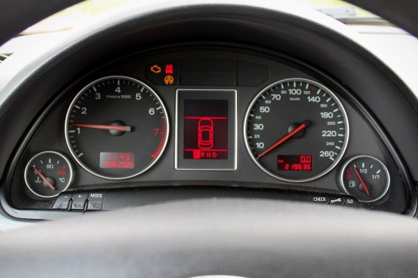 Drzwi przód prawe Audi A4 B6 2001 2.0i ALT Sedan