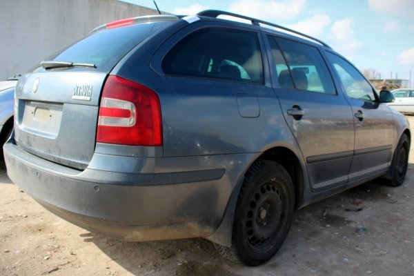 Błotnik przód lewy Skoda Octavia II 1Z 2008 