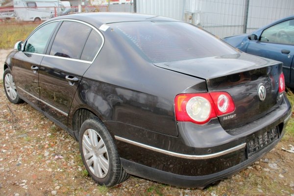 Lampa tył lewa w klapę VW Passat B6 2005 Sedan 