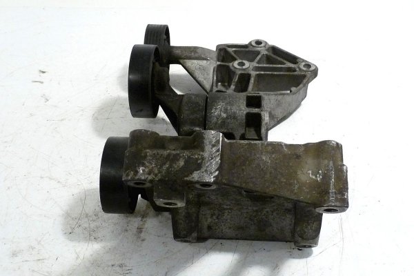 Łapa mocowanie alternatora, pompy wspomagania, sprężarki klimatyzacji Mercedes A-Klasa W169 2007 1.5i 