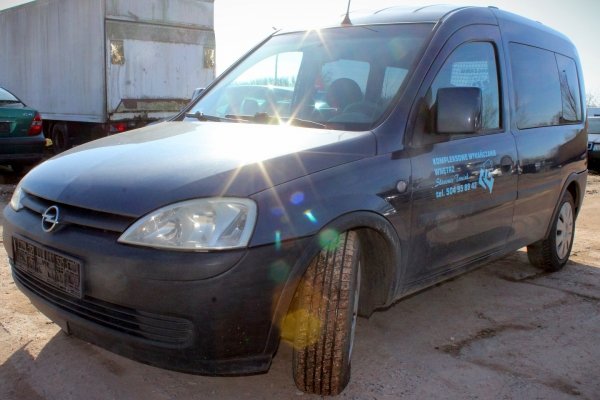 Błotnik przód prawy Opel Combo C 2010