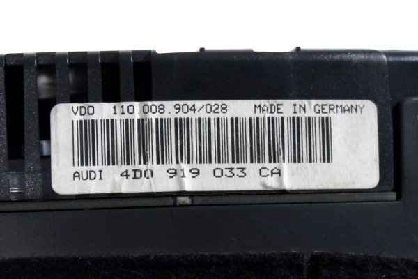 Licznik zegary Audi A8 D2 2000 3.3TDI Automat