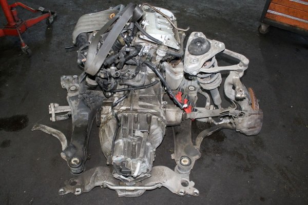 Listwa wtryskowa Audi A4 B6 S Line 2001 2.0