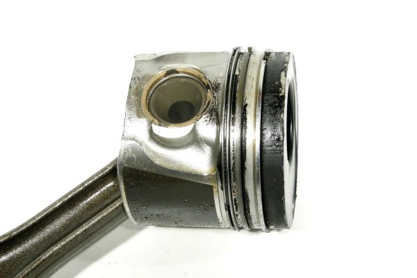 Tłok korbowód Skoda Octavia 1Z 2004-2013 1.9TDI BXE 3/4