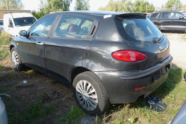 Alfa Romeo 147 2004 1.9JTD Hatchback 5-drzwi [B/C]