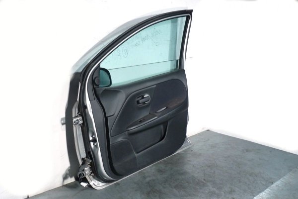 _Drzwi przód przednie prawe Nissan Note E11 2009 HB