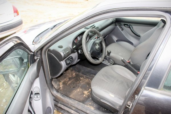 Błotnik przód prawy Seat Toledo II 2003 Sedan (LC9Z)