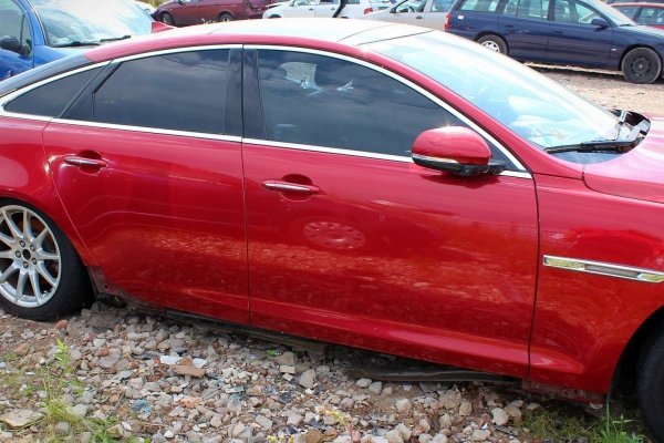Pas tył Jaguar XJ X351 2012 3.0D Sedan