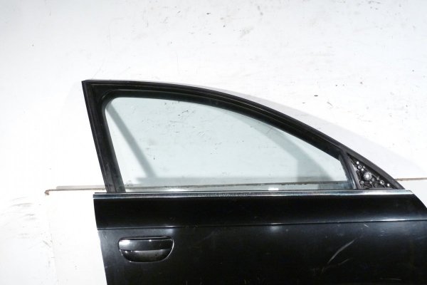 Drzwi przód prawe Audi A6 C6 2004 Sedan (Kod lakieru: LZ9W)