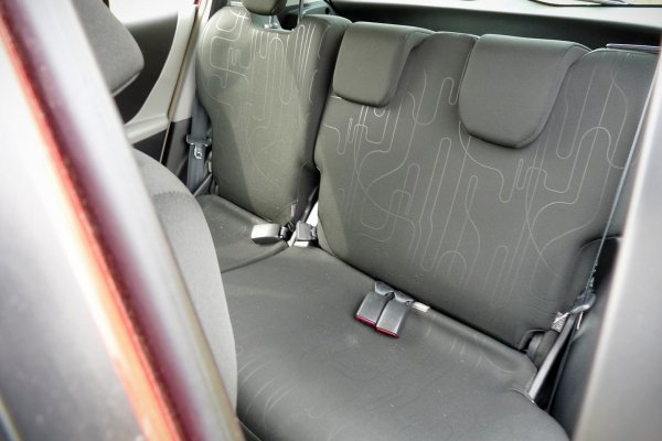 _Belka tył Toyota Yaris II XP90 2010 1.0i 1KR-FE Hatchback 5-drzwi 