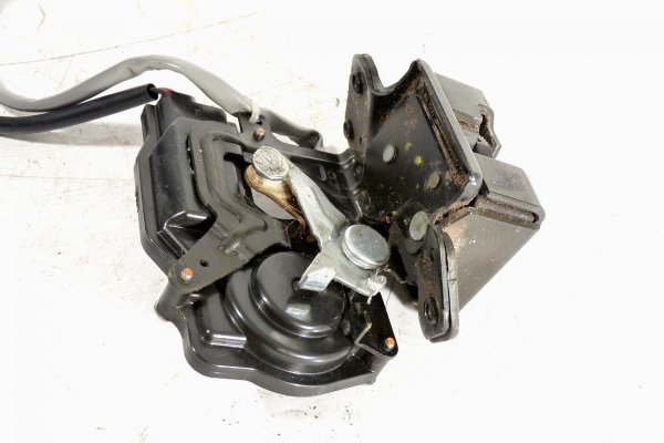 Zamek klapy bagażnika Toyota Avensis T25 2003-2006 Kombi (4-pin)