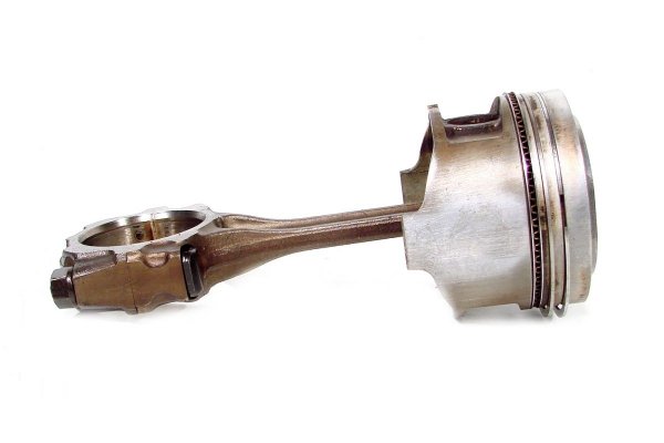 Tłok korbowód Toyota Corolla E10 1992-1997 1.3i 16V 4E-FE