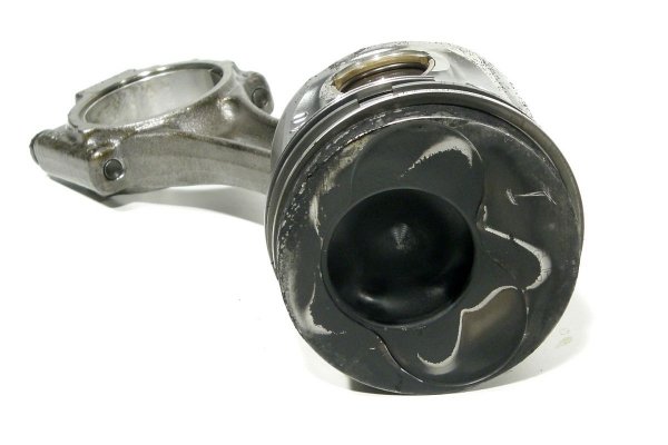 Tłok korbowód Skoda Octavia 1Z 2004-2013 1.9TDI BXE 1/2