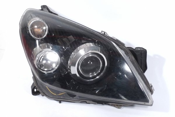 Reflektor przód prawy xenon Opel Astra H 2003-2009