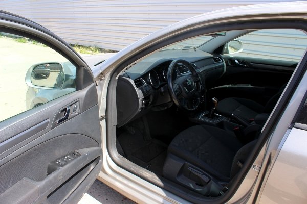 Podnośnik szyby przód prawy Skoda Superb 3T 2011 1.6TDI CAYC Liftback