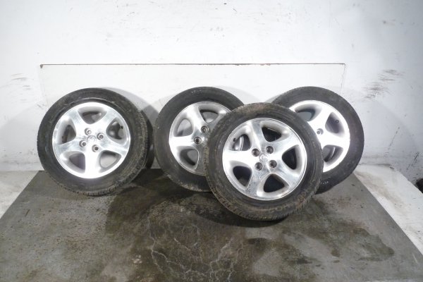 _Felgi aluminiowe alufelgi R15 4x100 Daihatsu Sirion M3 2005
