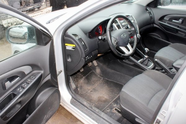 Zderzak przód Kia Ceed I Lift ED 2011 1.4i G4FA Kombi  