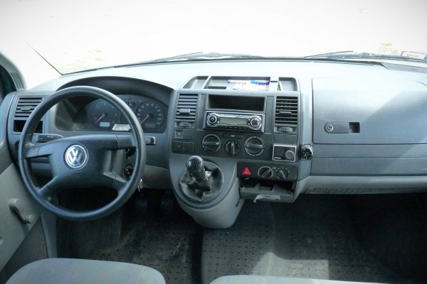Zwrotnica przód lewa VW Transporter T5 2005 2.5TDI AXD Bus