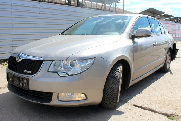 Amortyzator przód prawy Skoda Superb 3T 2011 1.6TDI CAYC Liftback