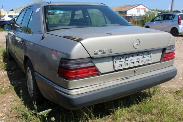Most dyfer tył Mercedes W124 1989 2.3i 102982 Sedan 
