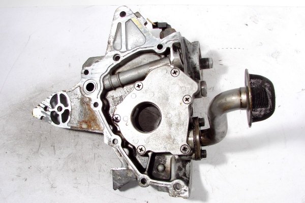 Pompa oleju Mitsubishi Carisma 1995-1999 1.6i 16V