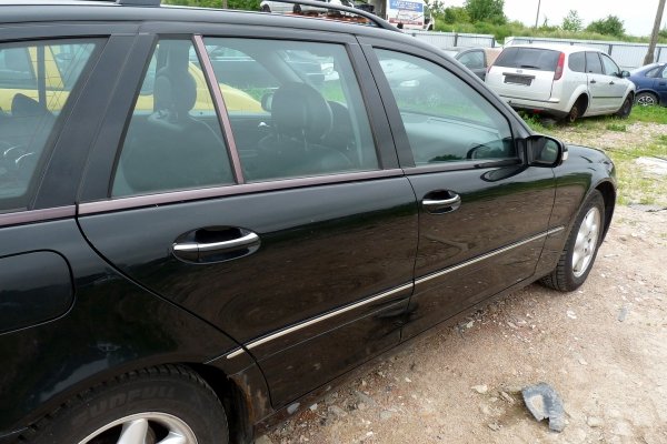 Drzwi przód prawe Mercedes C-Klasa W203 2002 Kombi (Kod lakieru: 040)