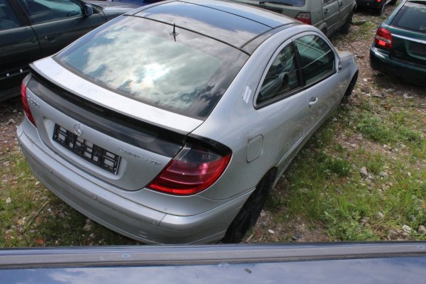 Drzwi Przód Lewe Mercedes C-klasa W203 2001 2.0i Kompressor Sportcoupe (gołe drzwi bez osprzętu)