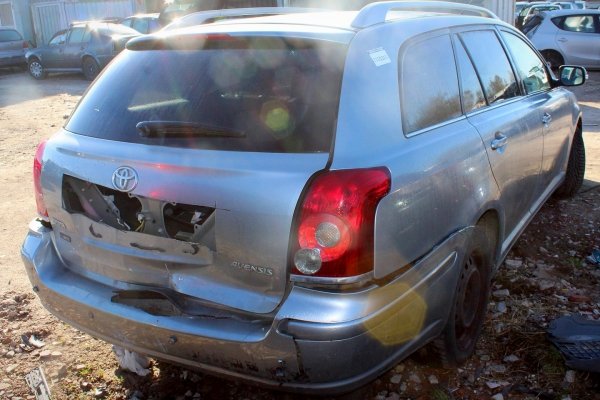 Reflektor lewy Toyota Avensis T25 2007 1.8VVTI 1ZZ Kombi