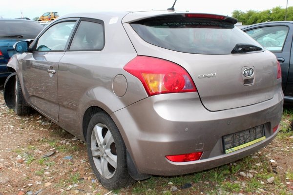 Kia Ceed I ED 2009 1.6i G4FC Hatchback 3-drzwi [A]