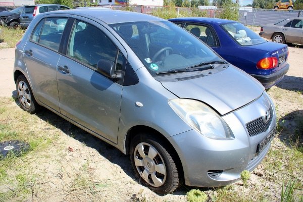Pas przód Toyota Yaris II XP90 2006 1.0VVTI 1KR-FE Hatchback 5-drzwi